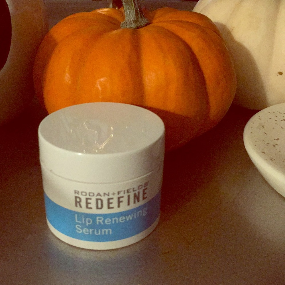 Lip Renewing Serum
